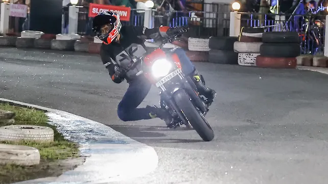 Royal Enfield Guerrilla 450 Right Side View