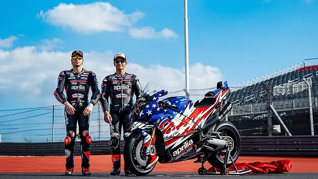 Aprilia RSV4 1100 Factory Right Front Three Quarter