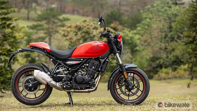 Royal Enfield Guerrilla 450 Right Side View