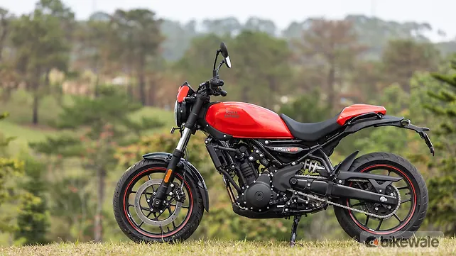 Royal Enfield Guerrilla 450 Right Side View