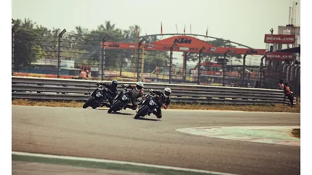 KTM 390 Duke Right Front Three Quarter