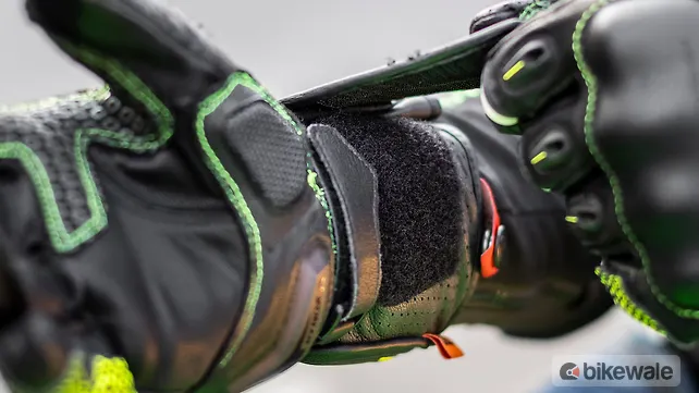 Royal Enfield Scram 411 Riding