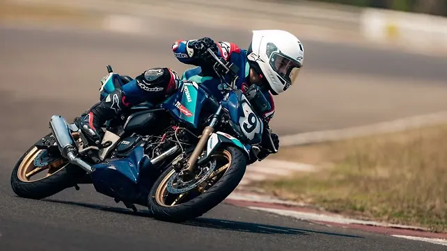 TVS Apache RR 310 Riding