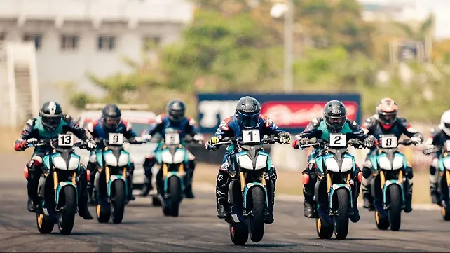 TVS Apache RR 310 Riding