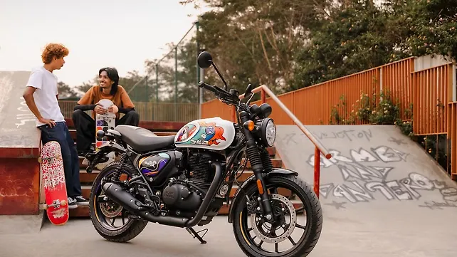 Royal Enfield Hunter 350 Right Front Three Quarter