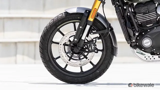 Front brake assembly of the Triumph Scrambler