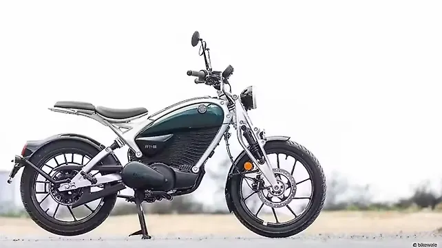 Bajaj Pulsar 180 Right Side View