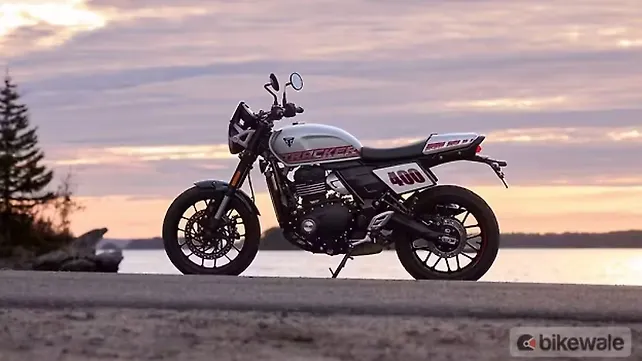 Bajaj Pulsar 180 Right Side View