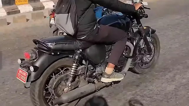 Triumph Bonneville 400 Right Rear Three Quarter