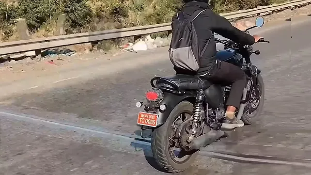 Triumph Bonneville 400 Right Rear Three Quarter