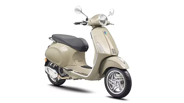 Vespa  Right Front Three Quarter