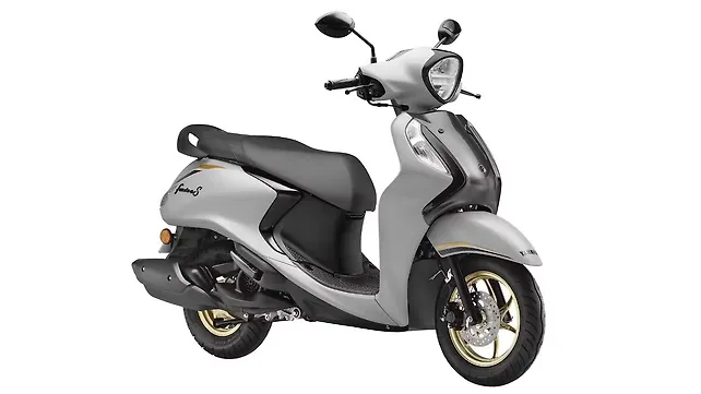 Yamaha Fascino 125 Right Front Three Quarter