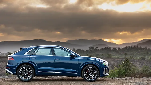Audi SQ8 Right Side View Audi SQ8 Right Side View