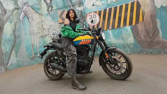 Royal Enfield Hunter 350 Right Front Three Quarter