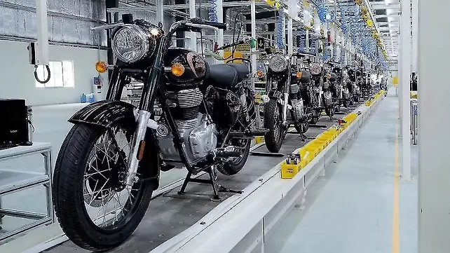 Royal Enfield vai abrir nova fábrica de motos e (ainda) não é a do Brasil 1 left front three quarter
