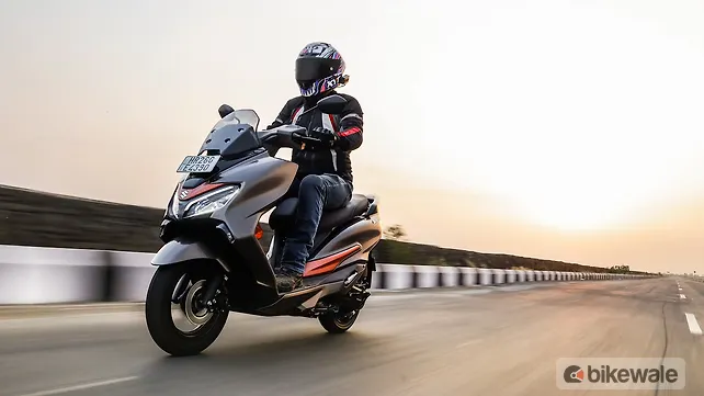 Suzuki Burgman Street 125 Left Front Three Quarter