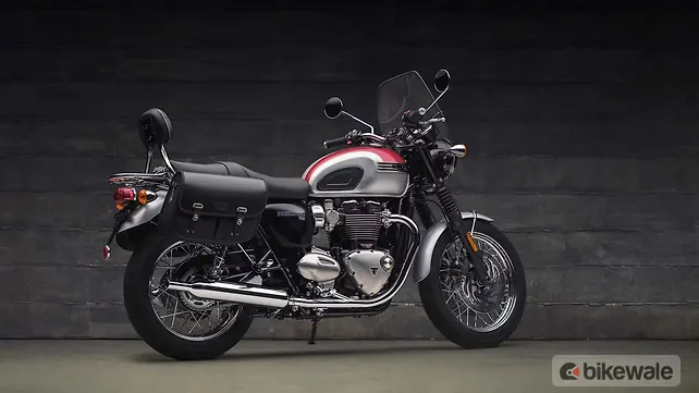 Triumph Bonneville 400 Right Rear Three Quarter