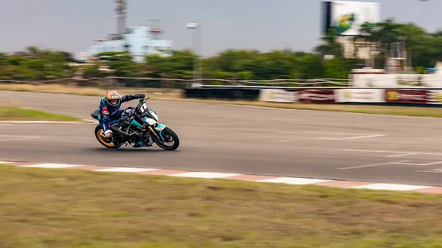 TVS Apache RR 310 Riding