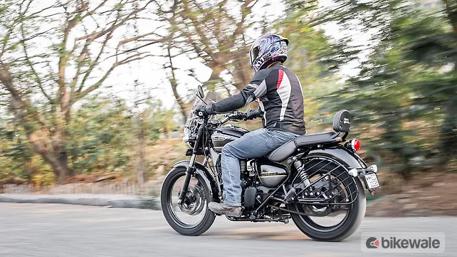 Royal Enfield Meteor 350 Left Rear Three Quarter