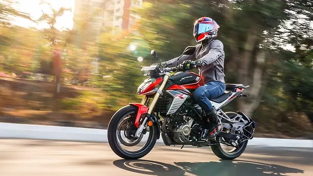 Hero Xtreme 250R Riding