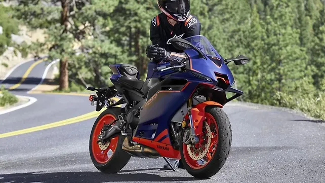 Yamaha YZF R9 Riding