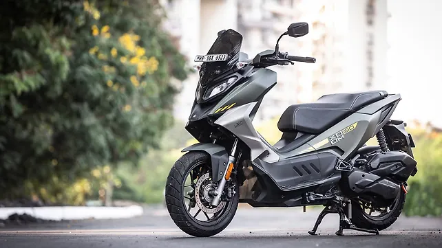 Hero Xoom 160 Left Front Three Quarter
