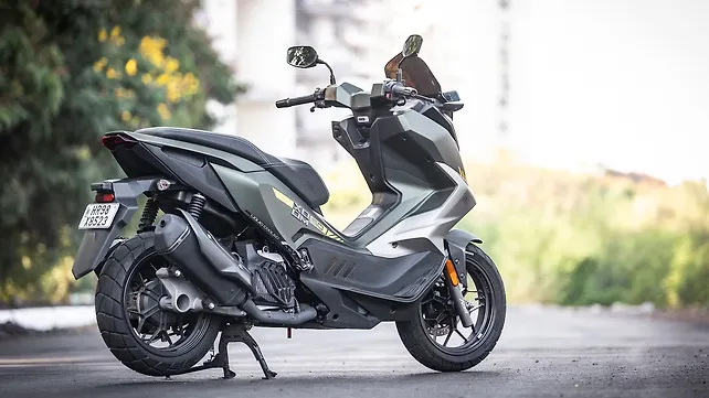 Hero Xoom 160 Right Rear Three Quarter