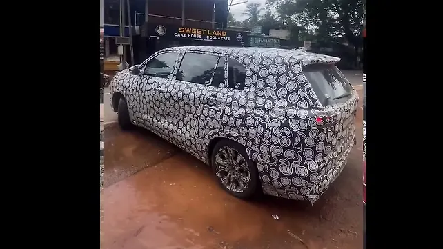 Hycross Rear View Toyota Innova Hycross Facelift Spotted Testing - CarWale