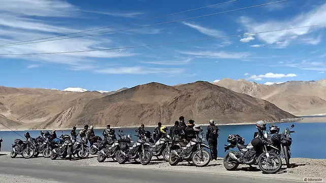 Royal Enfield Himalayan 450 Right Front Three Quarter
