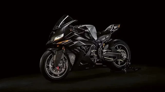 BMW S1000RR Left Front Three Quarter
