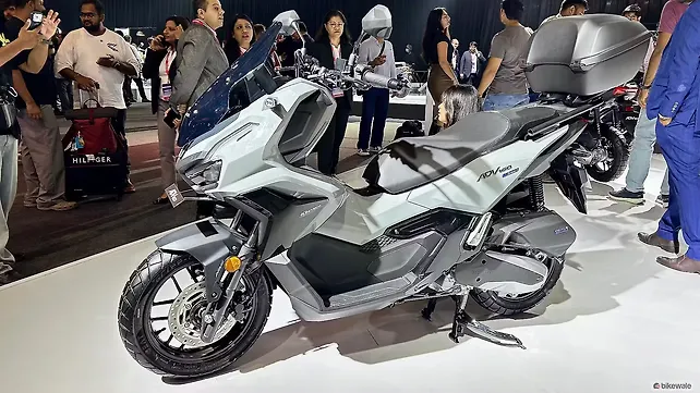 Honda ADV 160 Left Front Three Quarter