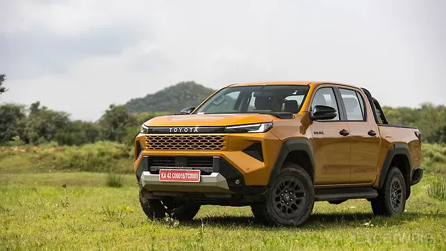 Toyota Hilux Right Front Three Quarter