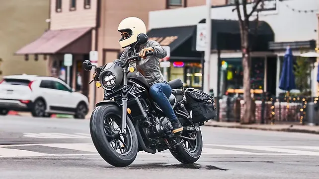 Royal Enfield Meteor 350 Riding