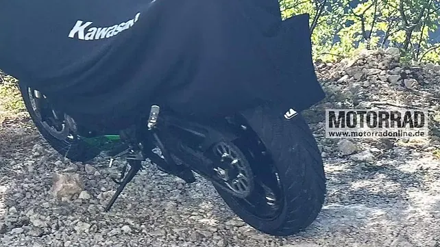 Kawasaki Z900 Riding