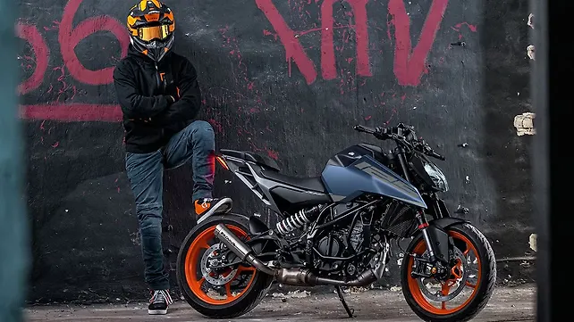 KTM 125 Duke Riding