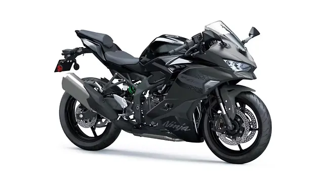 Kawasaki Ninja ZX-4RR Right Front Three Quarter