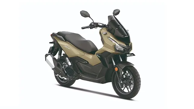 Honda ADV 160 Right Front Three Quarter
