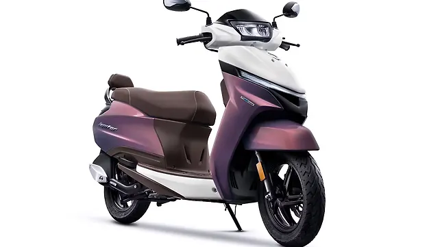 TVS Jupiter 125 Right Front Three Quarter