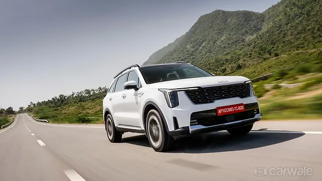 Kia Sorento Right Front Three Quarter Kia Sorento Right Front Three Quarter