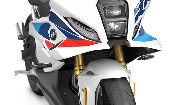 Face avant et optiques de la BMW F 450 RR