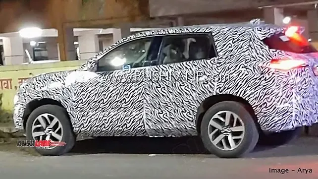 Tata Harrier BS-VI variant spied with dual-tone alloy wheels Tata Harrier BS-VI variant spied with dual-tone alloy wheels