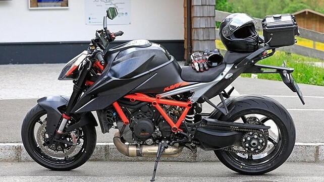 Bajaj Pulsar 150 KTM 1290 Super Duke 