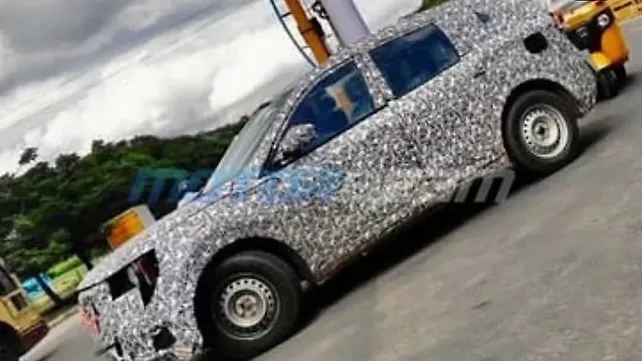 New-gen Mahindra XUV500 spy images reveal its side profile New-gen Mahindra XUV500 spy images reveal its side profile