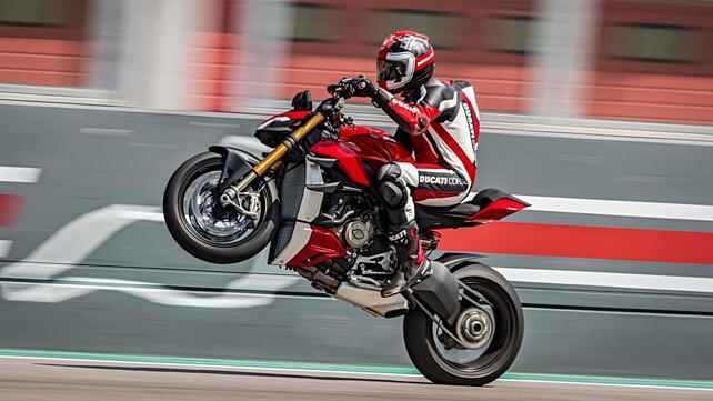 Ducati Streetfighter V4 Action 