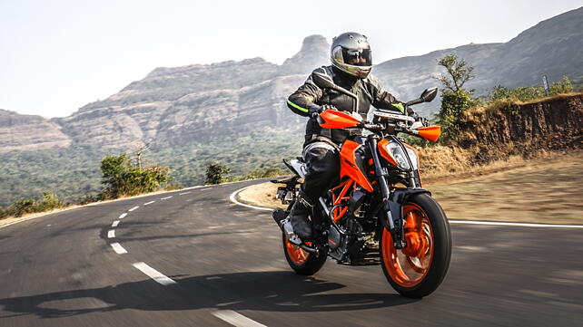 KTM 390 Adventure KTM 390 Duke 