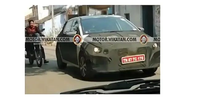 नई हृयूंडे एलीट i20 की स्पाइ तस्वीरों में कुछ चौंका देनेवाले फ़ीचर्स समाने आए नई हृयूंडे एलीट i20 की स्पाइ तस्वीरों में कुछ चौंका देनेवाले फ़ीचर्स समाने आए