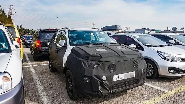 Kia QYI compact SUV (Hyundai Venue rival) reveals its fascia via new spy images Kia QYI compact SUV (Hyundai Venue rival) reveals its fascia via new spy images