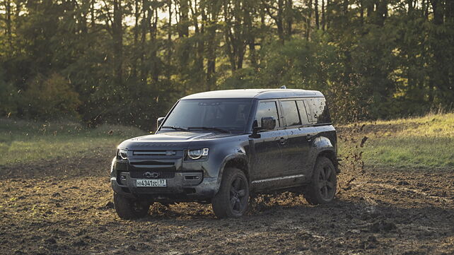 New Land Rover Defender to play Hero-car in the new James Bond movie