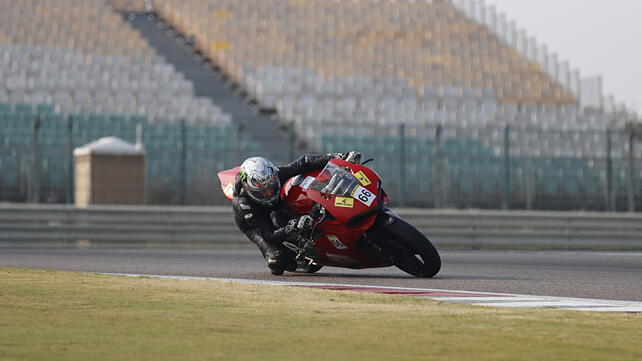 Ducati Panigale V4 S Action 