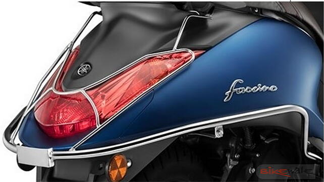 Yamaha Fascino 125 left rear three quarter 